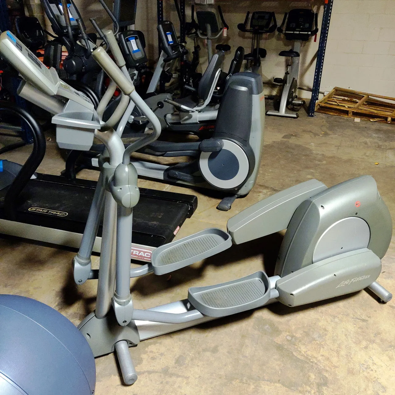 Life Fitness Elliptical Commercial Grade CLST